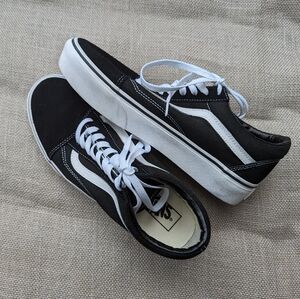 Vans Old Skool Shoe - Black & White